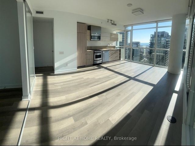 The Bond Condos - 3904 290 Adelaide Street West - photo 1