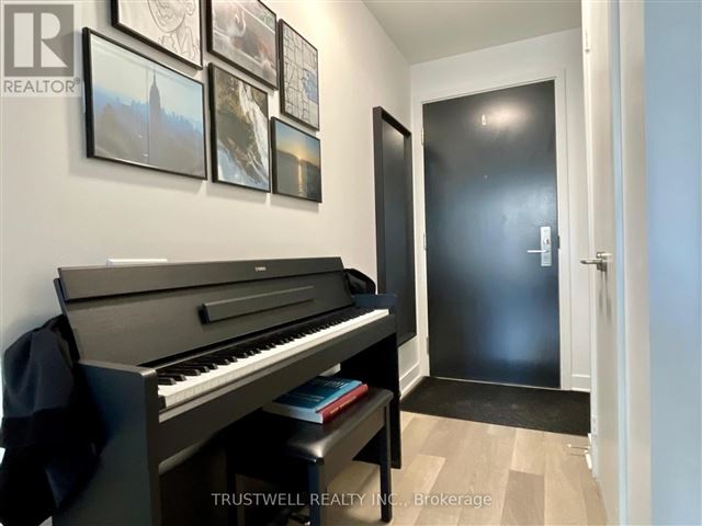 The Bond Condos - 1102 290 Adelaide Street West - photo 2