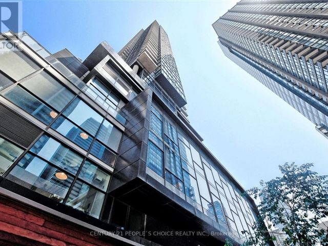 The Bond Condos - 3301 290 Adelaide Street West - photo 2