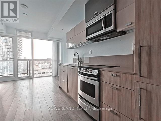 The Bond Condos - 1403 290 Adelaide Street West - photo 3