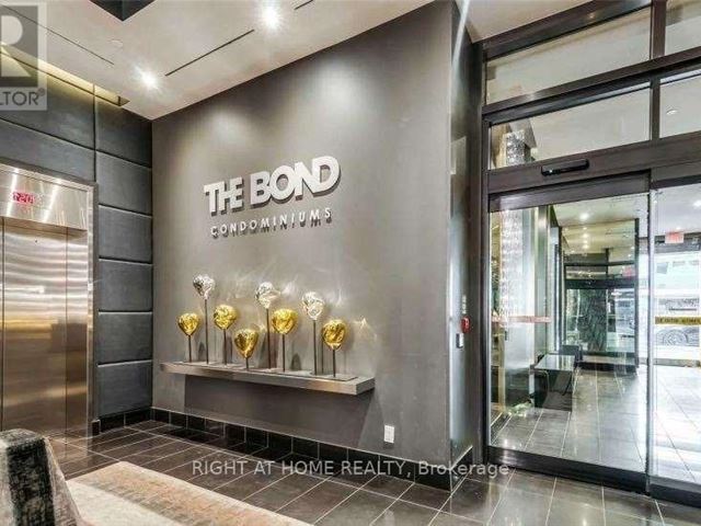 The Bond Condos - 3212 290 Adelaide Street West - photo 2