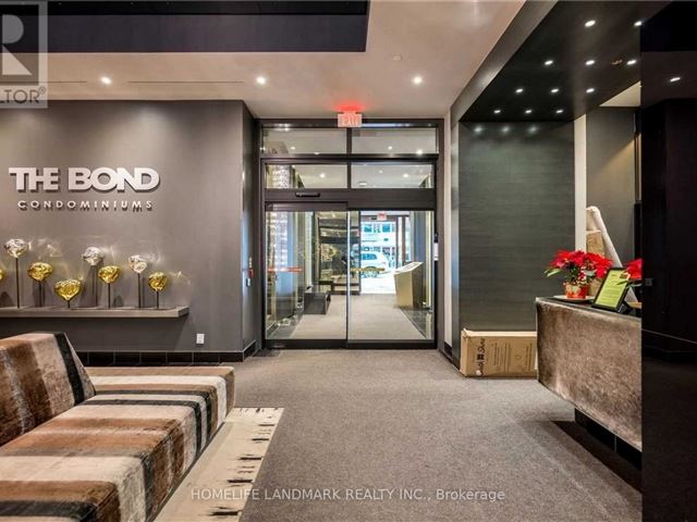 The Bond Condos - 2911 290 Adelaide Street West - photo 2