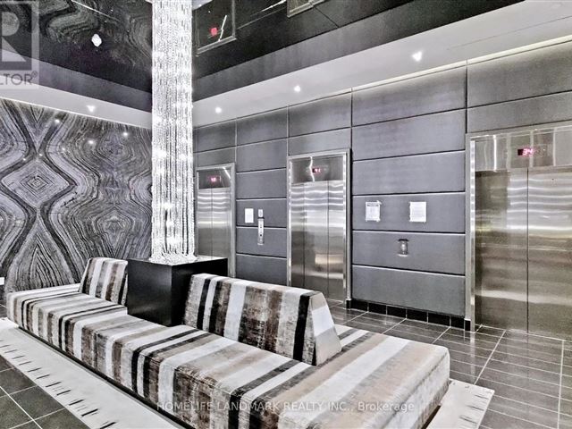 The Bond Condos - 2911 290 Adelaide Street West - photo 3