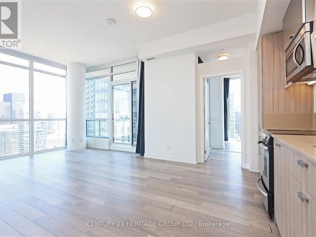 The Bond Condos - 4010 290 Adelaide Street West - photo 3