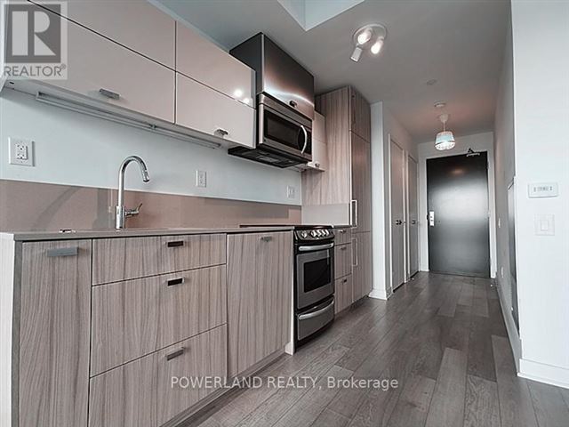 The Bond Condos - 1403 290 Adelaide Street West - photo 3