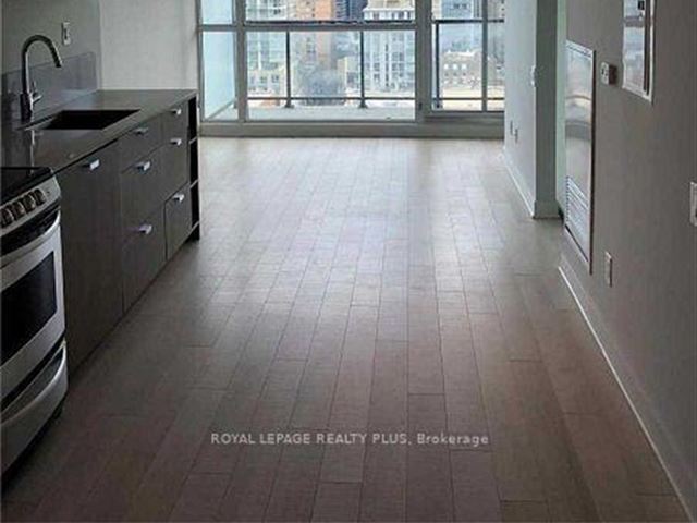 The Bond Condos - 1706 290 Adelaide Street West - photo 2