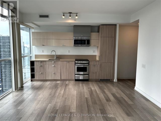 The Bond Condos - 2611 290 Adelaide Street West - photo 3