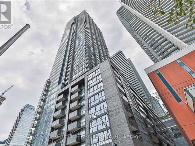 The Pinnacle on Adelaide - 4408 295 Adelaide Street West - photo 1