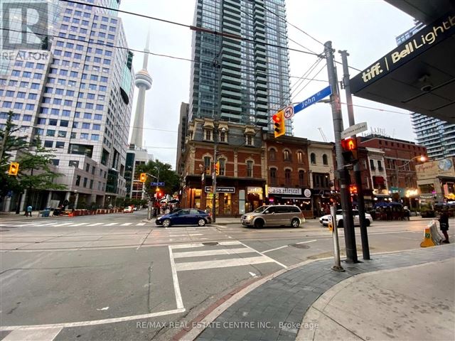 The Pinnacle on Adelaide - 217 295 Adelaide Street West - photo 2