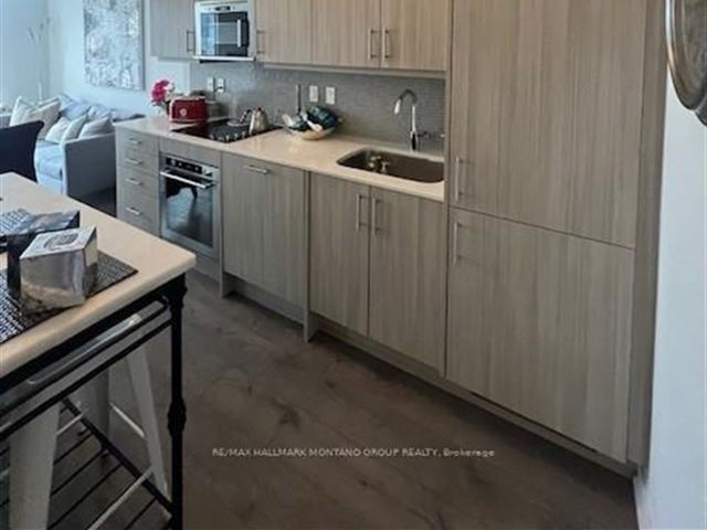 The College Condo at Spadina - 1008 297 College Street - photo 3