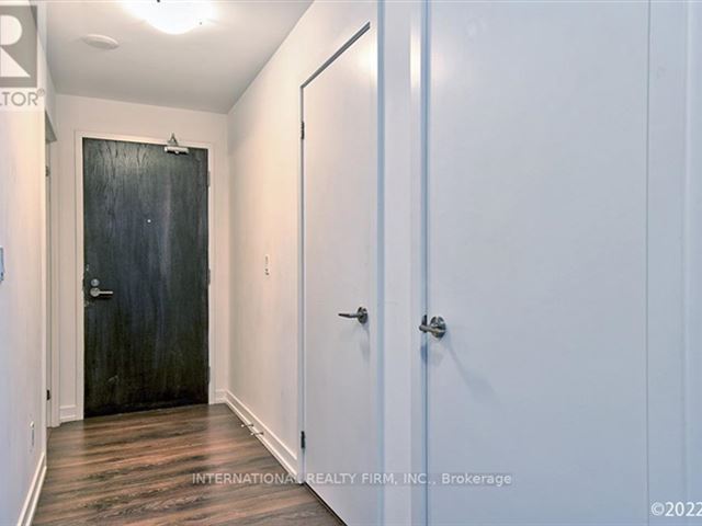 The College Condo at Spadina - 607 297 College Street - photo 3