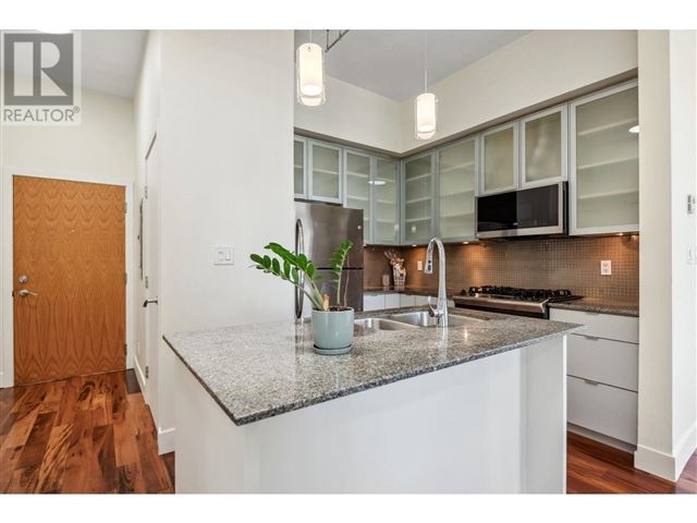 Sophia - 806 298 11th Avenue East - photo 2