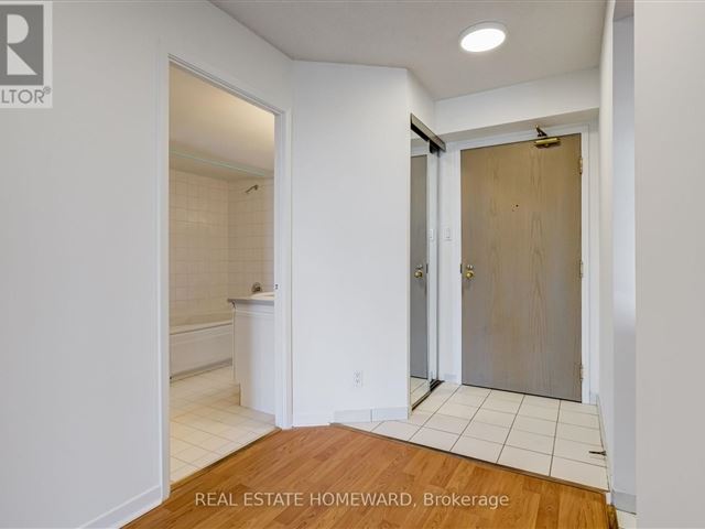 Metropolitan Essex - 804 296 Jarvis Street - photo 2