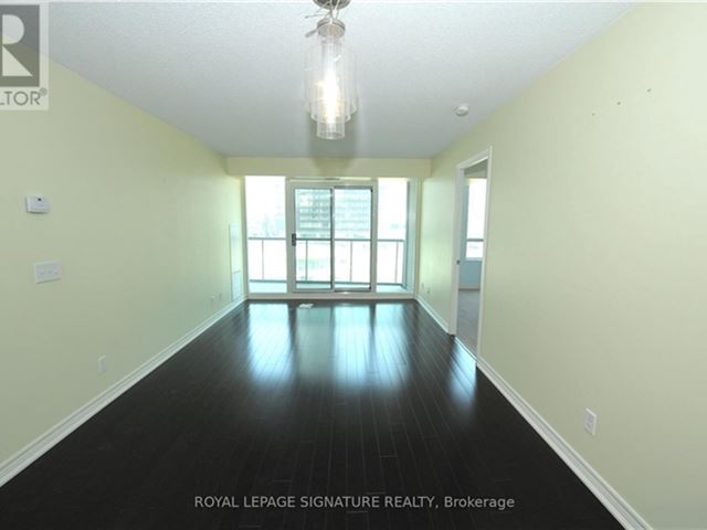 Infinity 1 - 509 30 Grand Trunk Crescent - photo 3