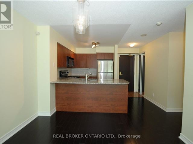 Infinity 1 - 509 30 Grand Trunk Crescent - photo 1