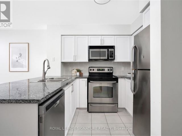 Infinity 1 - 309 30 Grand Trunk Crescent - photo 3