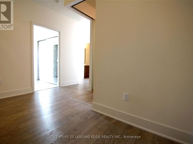 Minto 30 Roehampton - 3301 30 Roehampton Avenue - photo 2