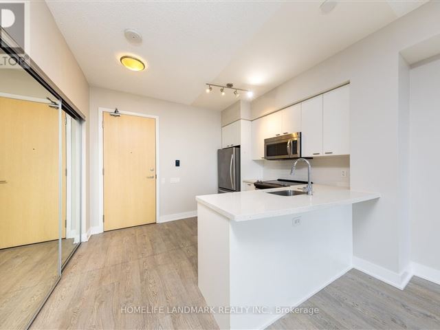 Minto 30 Roehampton - 1409 30 Roehampton Avenue - photo 2