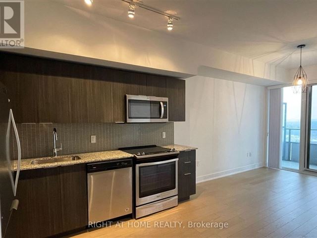 Sky Tower at Eau Du Soleil - 2914 30 Shore Breeze Drive - photo 2