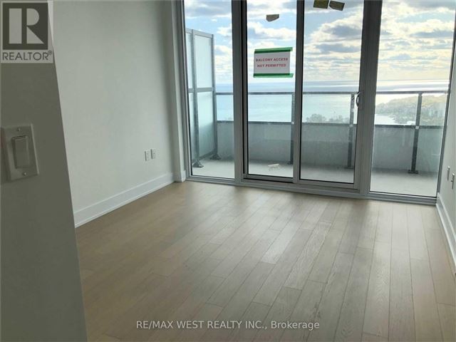 Sky Tower at Eau Du Soleil - 3921 30 Shore Breeze Drive - photo 2