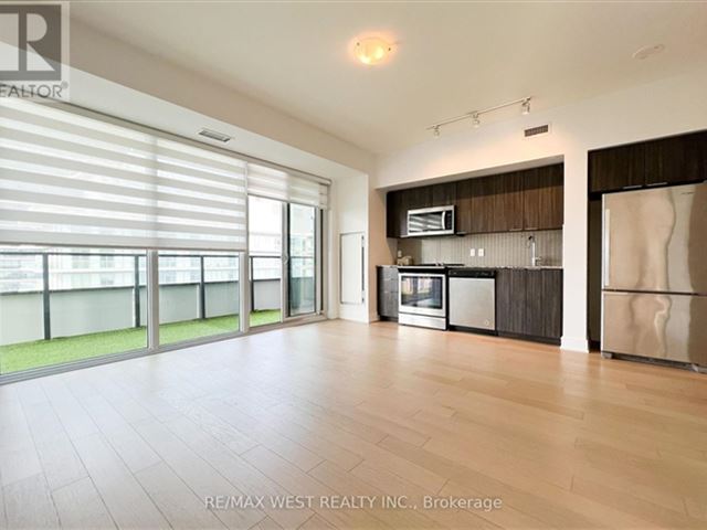 Sky Tower at Eau Du Soleil - 12 30 Shore Breeze Drive - photo 1