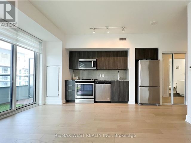 Sky Tower at Eau Du Soleil - 12 30 Shore Breeze Drive - photo 2