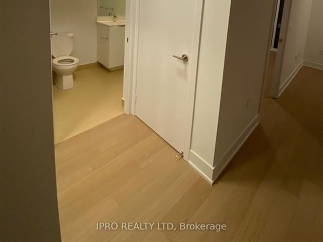 Sky Tower at Eau Du Soleil - 539 30 Shore Breeze Drive - photo 3