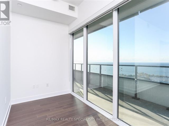 Sky Tower at Eau Du Soleil - 4220 30 Shore Breeze Drive - photo 2