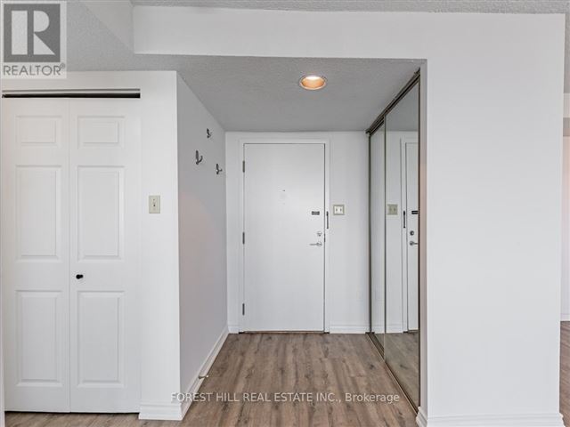 3000 Bathurst Street Condos - 1607 3000 Bathurst Street - photo 2