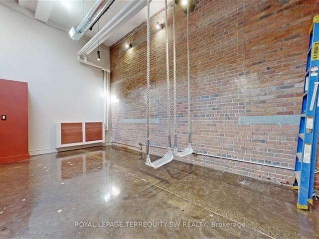 I-Zone Live Worklofts - 124 326 Carlaw Avenue - photo 3