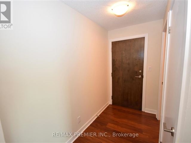 33 Bay at Pinnacle - 1208 33 Bay Street - photo 2