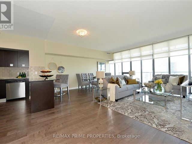 Casa Condos - 3706 33 Charles Street East - photo 2