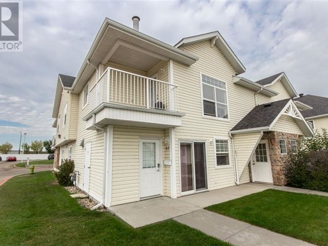 Sun Village Crossing - 40 33 Jennings Crescent - photo 1