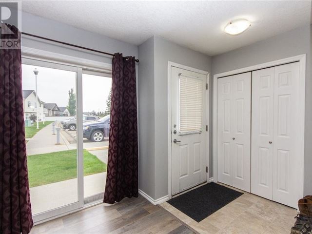 Sun Village Crossing - 40 33 Jennings Crescent - photo 3