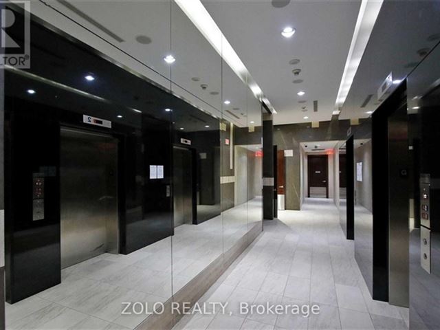 Ultra Ovation at City Centre - 2808 330 Burnhamthorpe Road West - photo 3