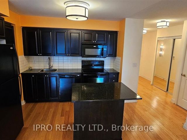 Ultra Ovation at City Centre - 604 330 Burnhamthorpe Road West - photo 1