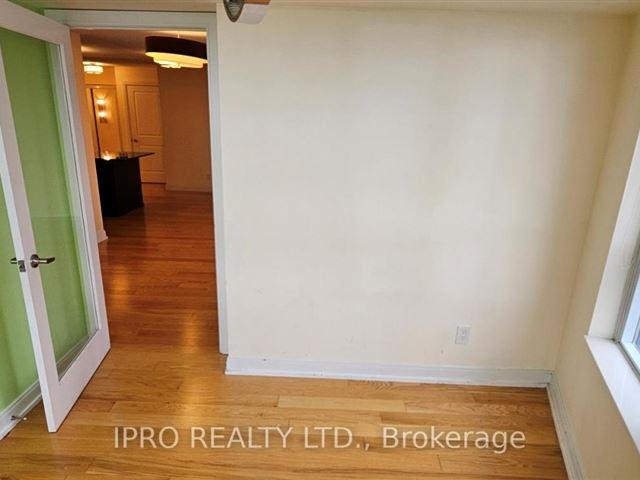 Ultra Ovation at City Centre - 604 330 Burnhamthorpe Road West - photo 3