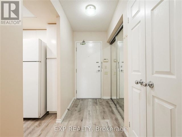 Monarchy - 312 335 Webb Drive - photo 2