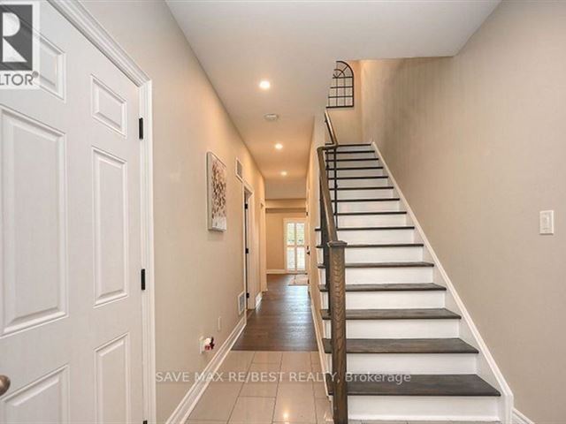 Cobblestone Mews - 2 3350 Thomas Street - photo 2