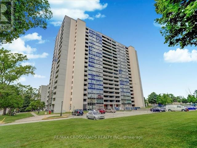 3380 Eglinton Avenue East Condos - 811 3380 Eglinton Avenue East - photo 2