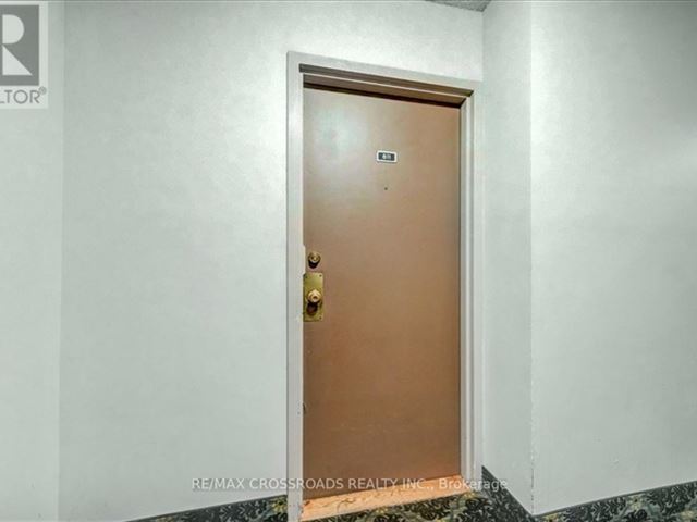 3380 Eglinton Avenue East Condos - 811 3380 Eglinton Avenue East - photo 2