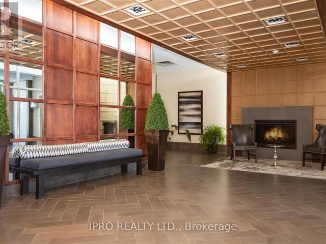 Kingswood on Bloor - 606 3391 Bloor Street West - photo 2