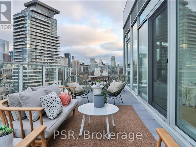 346 Davenport - ph02 346 Davenport Road - photo 2