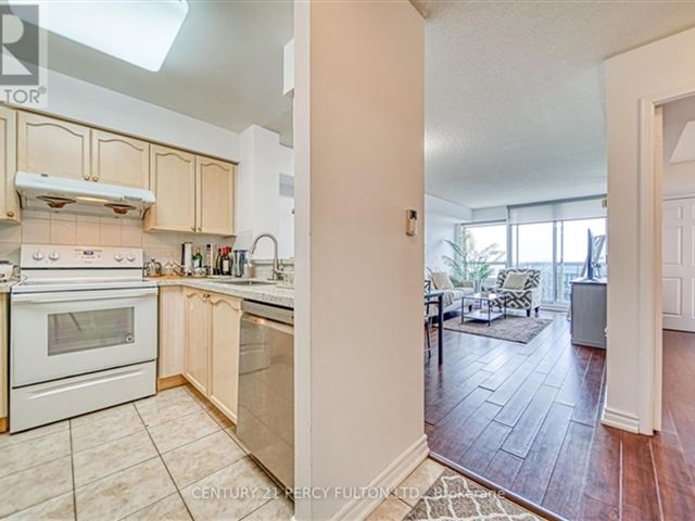 Chicago Residences - 1607 35 Finch Avenue East - photo 3