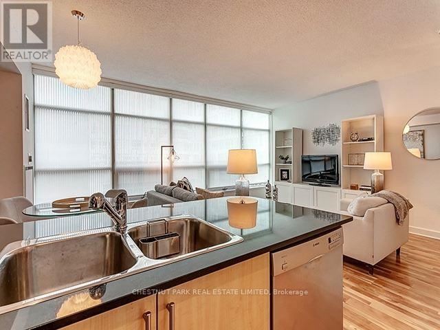 Soho Metropolitan - 319 350 Wellington Street West - photo 3