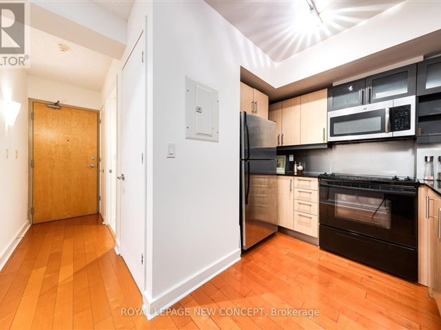 Soho Metropolitan - 425 350 Wellington Street West - photo 2