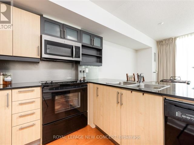 Soho Metropolitan - 425 350 Wellington Street West - photo 3