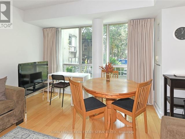 Soho Metropolitan - m18 350 Wellington Street West - photo 3