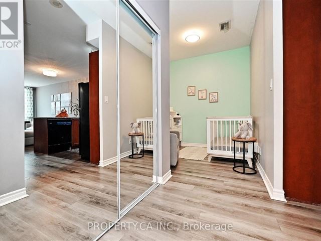 Eden Park - 301 3504 Hurontario Street - photo 2