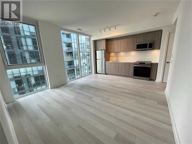 357 King West - 3208 357 King Street West - photo 2